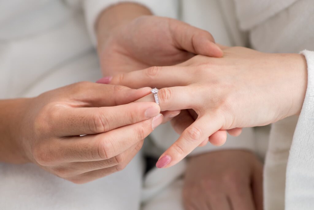 婚約